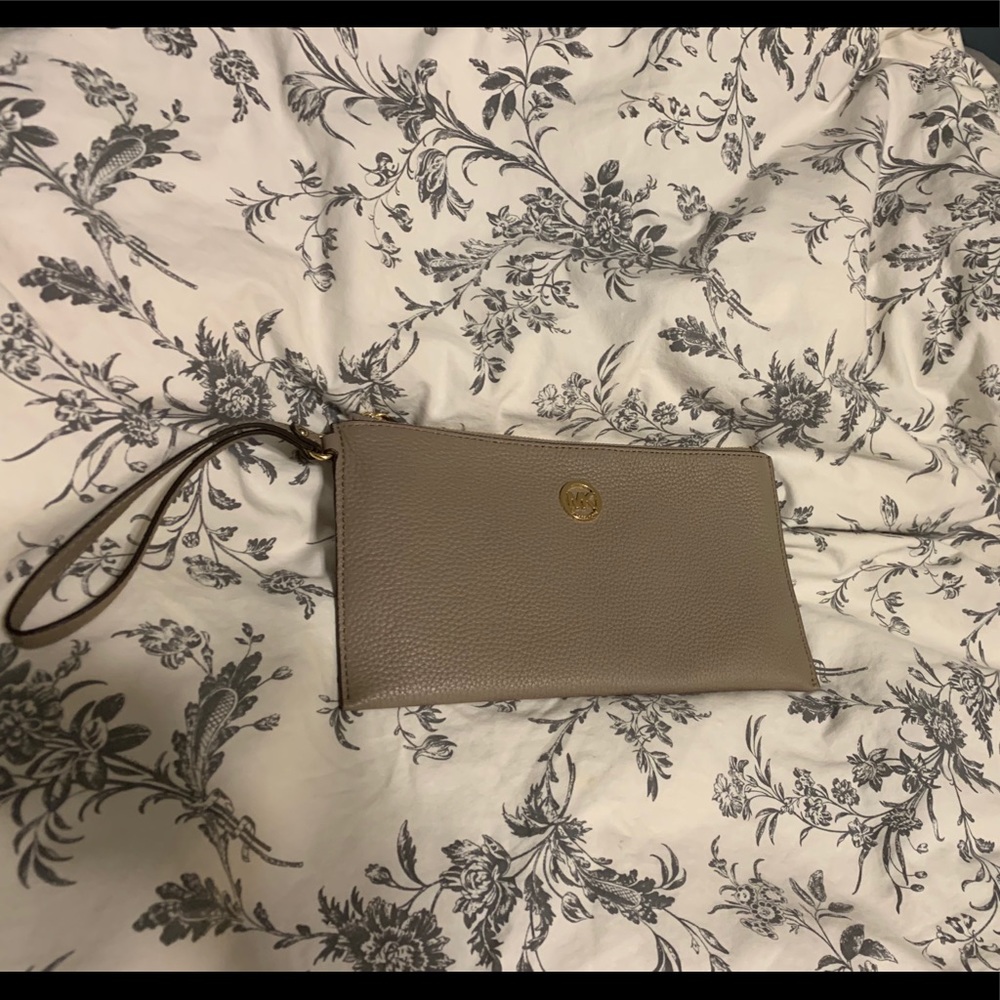 Michael Kors wristlet tan